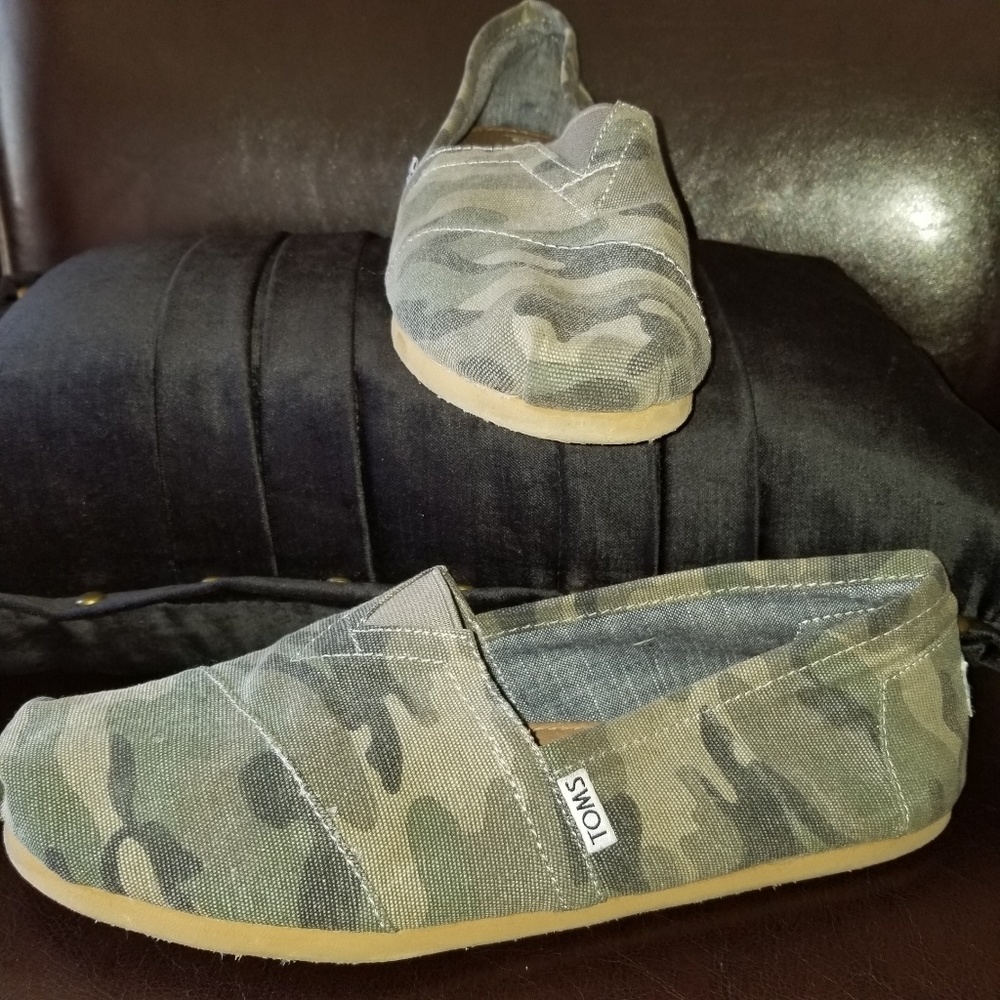 CAMO TOMS